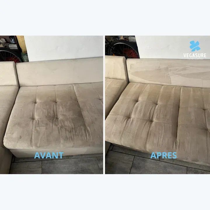 Canapé beige capitonné — comparaison avant/après.