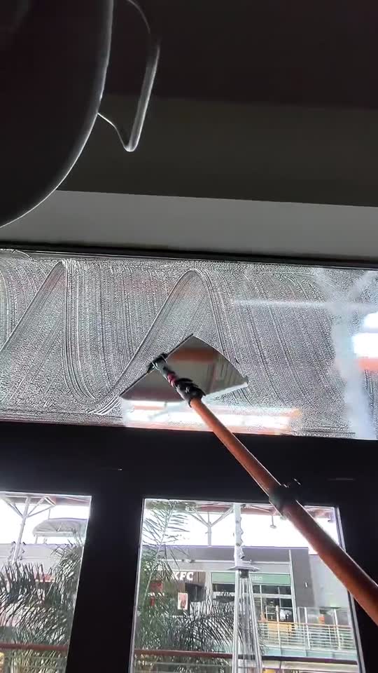 Vidéo : Vitrage en hauteur à la perche télescopique